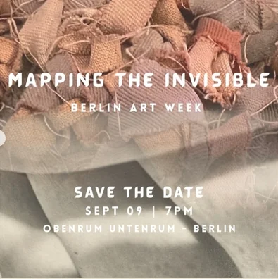 Plakat mit ausgefransten Stoffstreifen in Beige- und Rosatönen, darauf in weißer Schrift „Berlin Art Week, Save the Date, Sept 09, 7PM“
